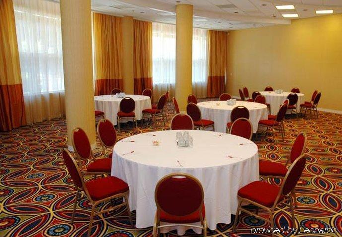 Hotel Kansas Marriott Country Club Plaza 3*