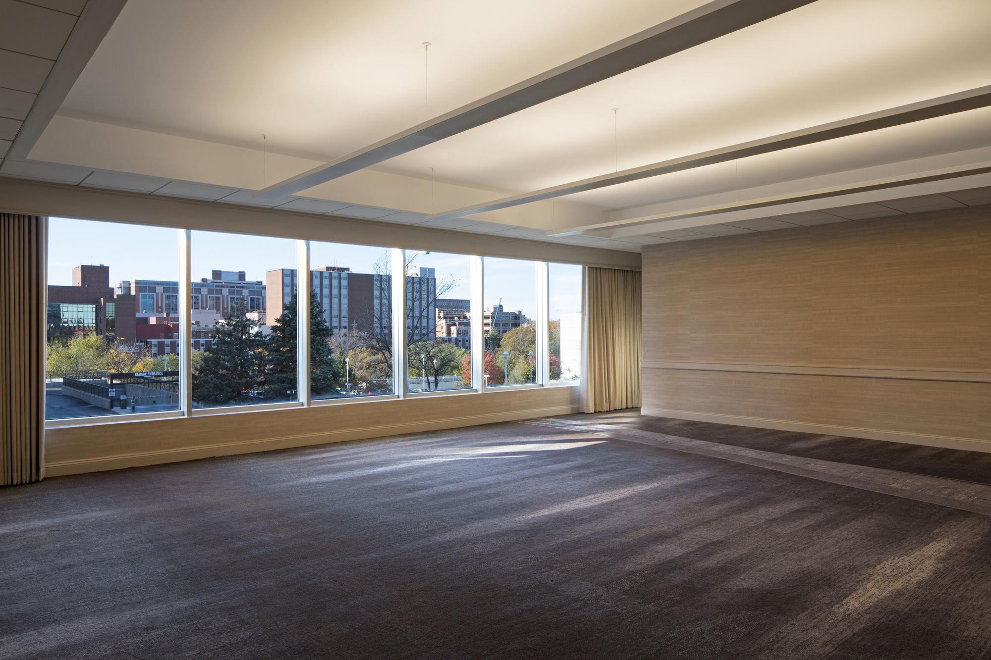 Marriott Country Club Plaza 3*