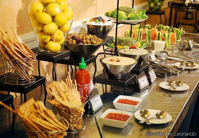 Hotel Kansas Marriott Country Club Plaza 3*